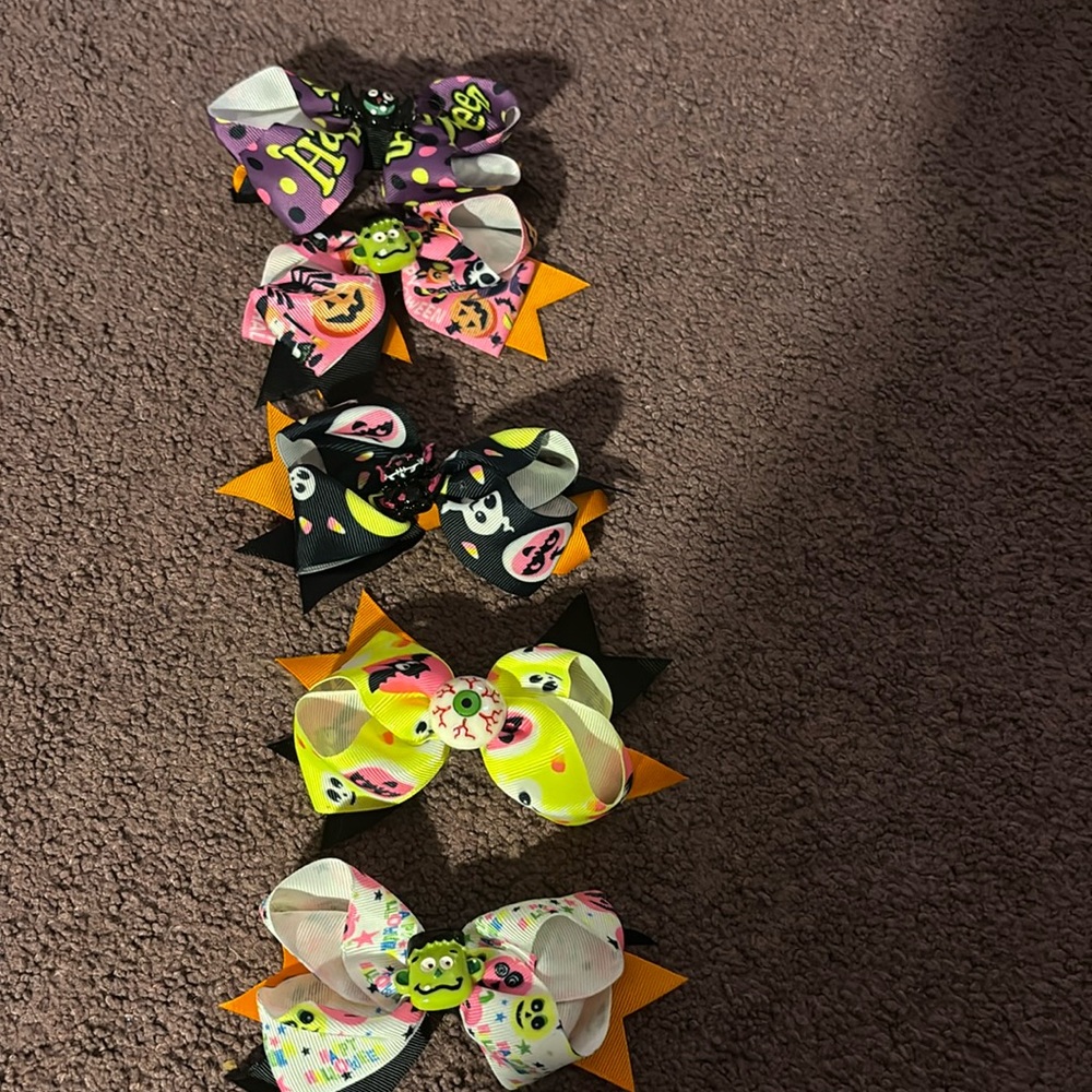 3 Inch Halloween hair bows! X5 of them